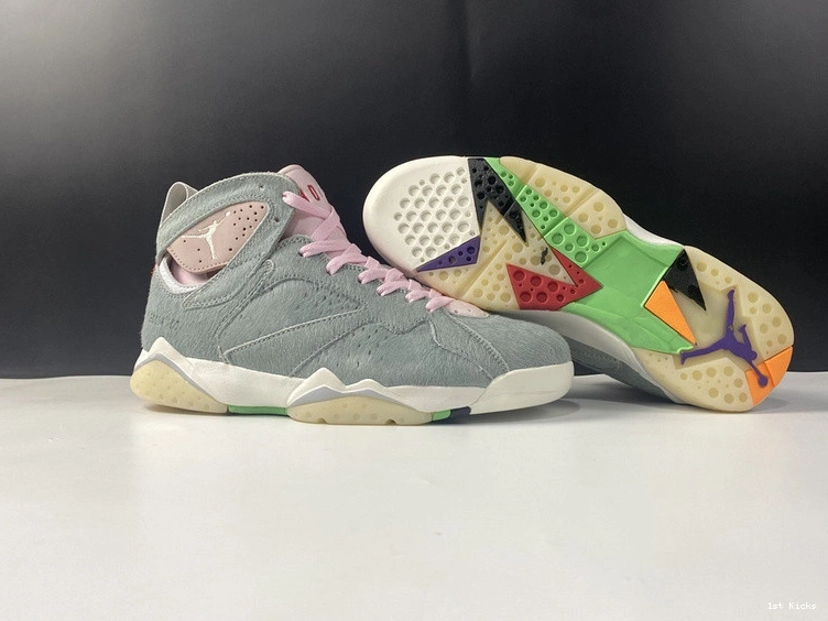 Neutral CT8528-002 - Grey 7 Retro Jordan 0209